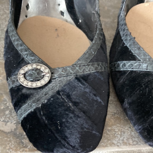 EUC Y2K BCBGirls Black Velvet Flocked Heels Snake Skin Pipping & Rhinest… - Picture 4 of 10